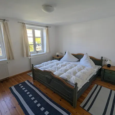 Knutt Apartment